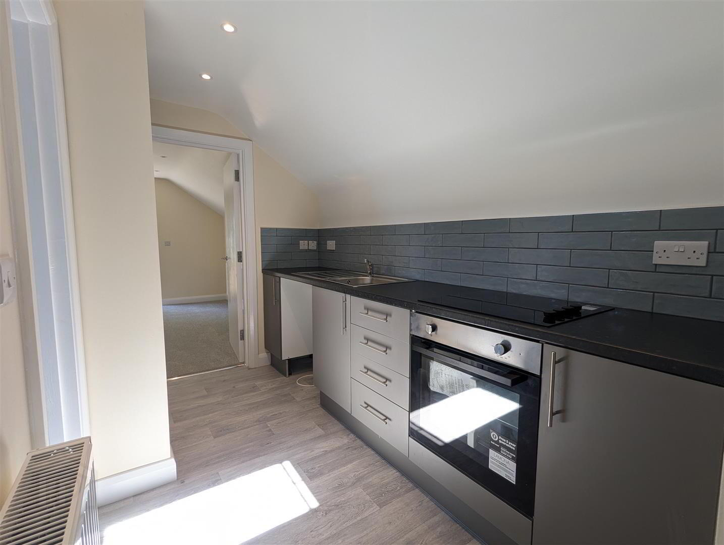 Apartment 2 85 Mill Road 4 of 7