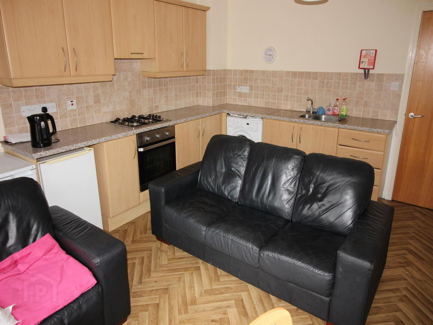 37 Ridgeway Street 3 of 8
