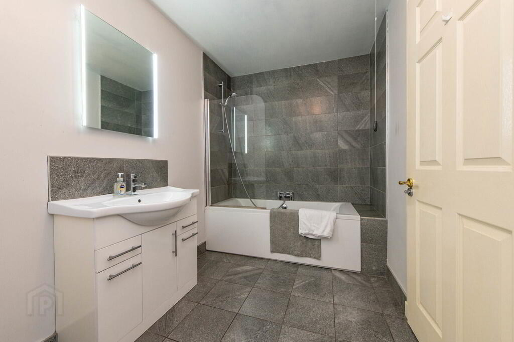 Apt 25 Clarendon Quay, 1 Pilot Street 18 of 20