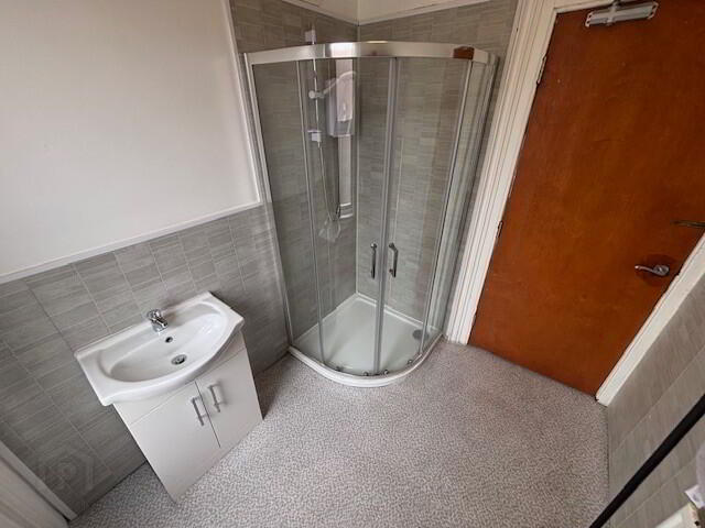 Great 6 Bedroom Apartment, 37 Cromwell Road 8 of 41