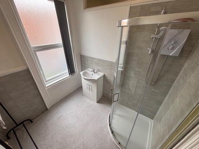 Great 6 Bedroom Apartment, 37 Cromwell Road 9 of 41