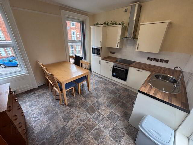 Great 6 Bedroom Apartment, 37 Cromwell Road 5 of 41