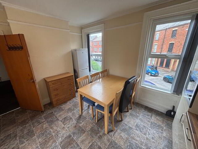 Great 6 Bedroom Apartment, 37 Cromwell Road 4 of 41
