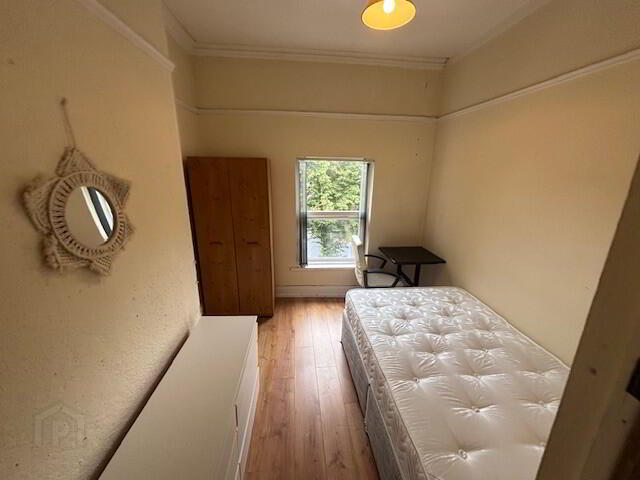 Great 6 Bedroom Apartment, 37 Cromwell Road 14 of 41