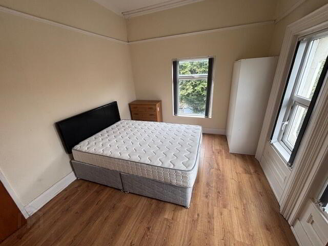 Great 6 Bedroom Apartment, 37 Cromwell Road 17 of 41