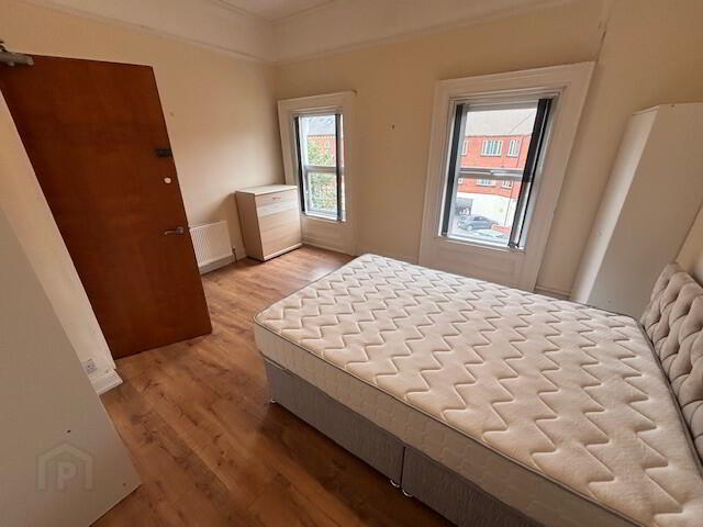 Great 6 Bedroom Apartment, 37 Cromwell Road 19 of 41