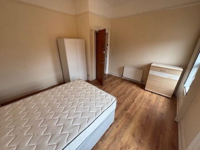 Great 6 Bedroom Apartment, 37 Cromwell Road 21 of 41