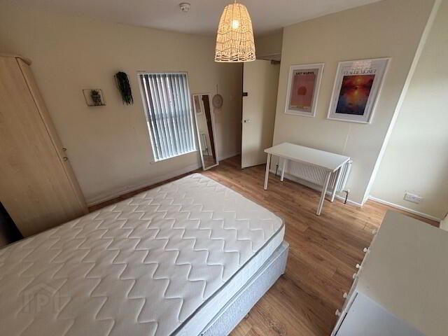 Great 6 Bedroom Apartment, 37 Cromwell Road 22 of 41