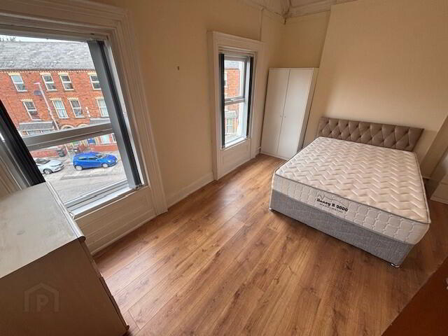 Great 6 Bedroom Apartment, 37 Cromwell Road 23 of 41