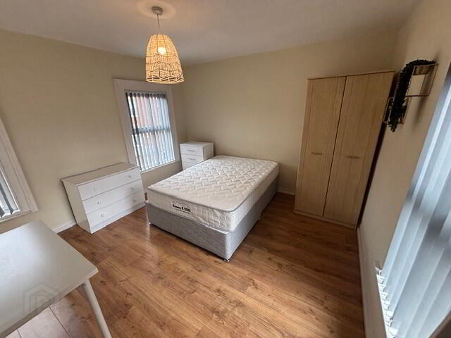 Great 6 Bedroom Apartment, 37 Cromwell Road 26 of 41