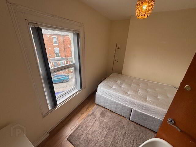 Great 6 Bedroom Apartment, 37 Cromwell Road 29 of 41