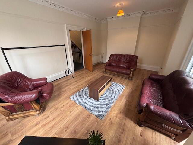 Great 6 Bedroom Apartment, 37 Cromwell Road 32 of 41