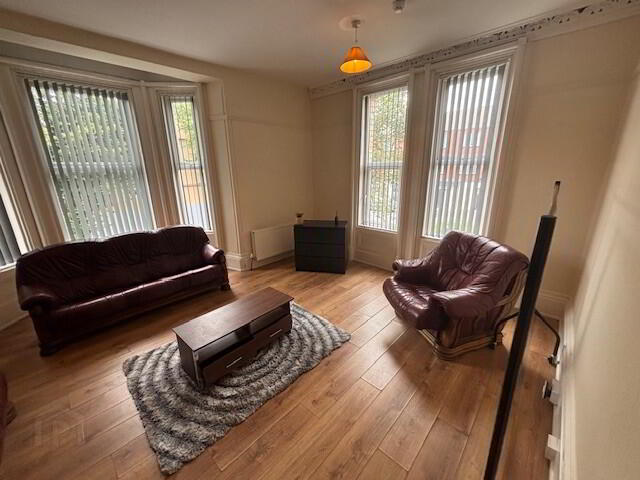 Great 6 Bedroom Apartment, 37 Cromwell Road 33 of 41