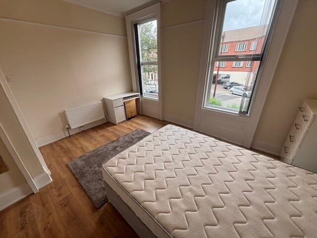 Great 6 Bedroom Apartment, 37 Cromwell Road 36 of 41