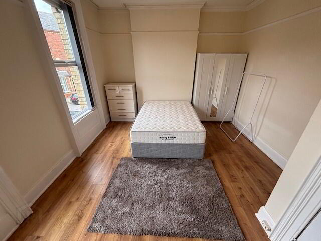 Great 6 Bedroom Apartment, 37 Cromwell Road 37 of 41