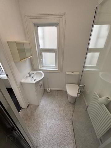 Great 6 Bedroom Apartment, 37 Cromwell Road 38 of 41