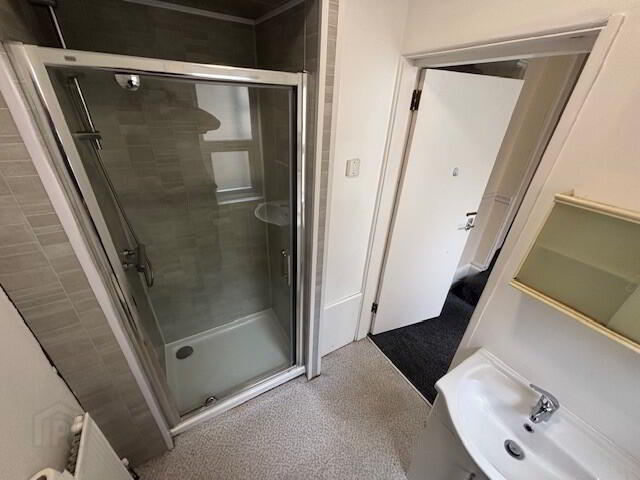 Great 6 Bedroom Apartment, 37 Cromwell Road 39 of 41