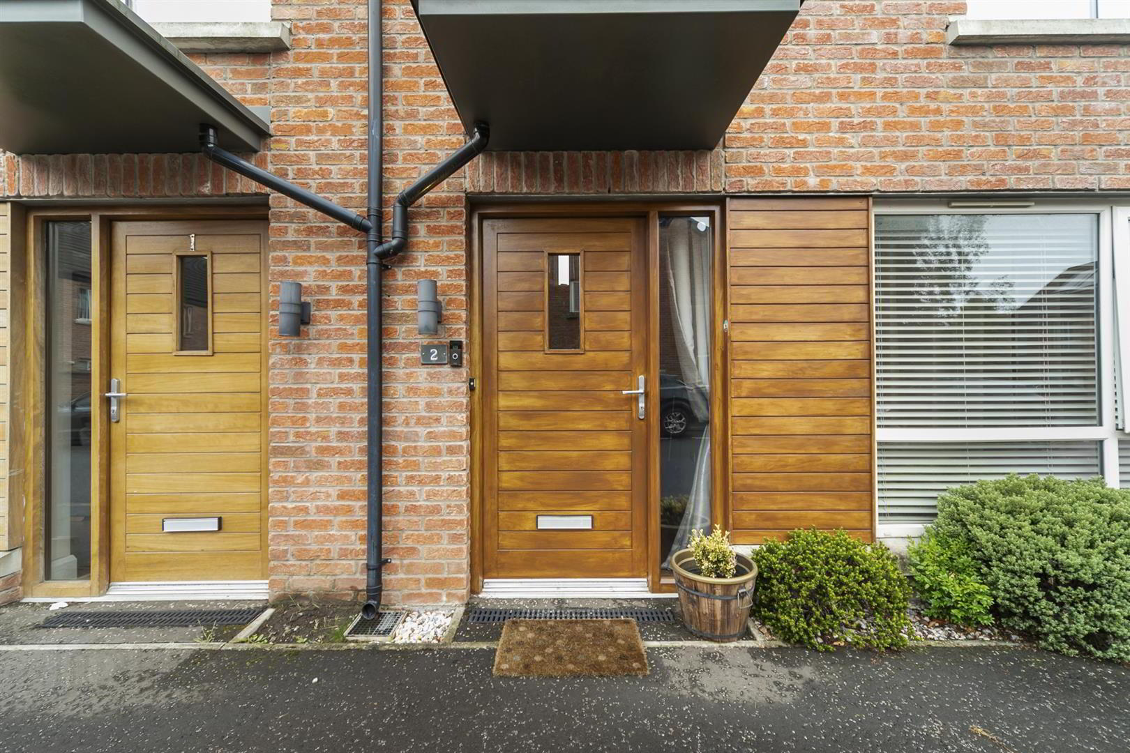 2 Victoria Close 3 of 28