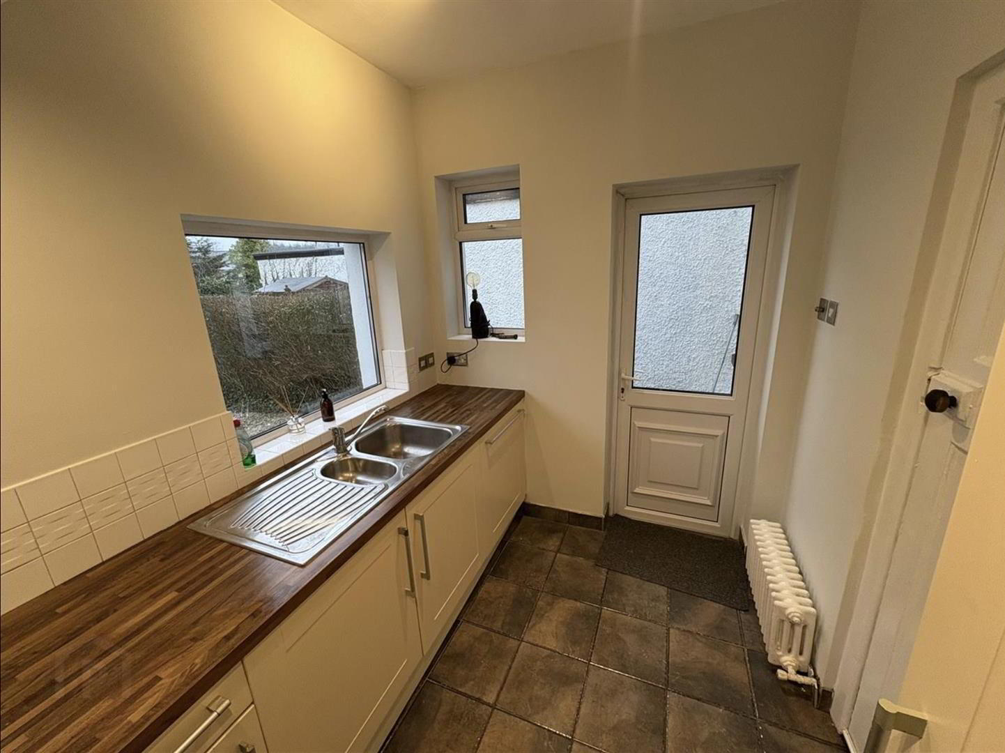 75 Upper Lisburn Road 7 of 17