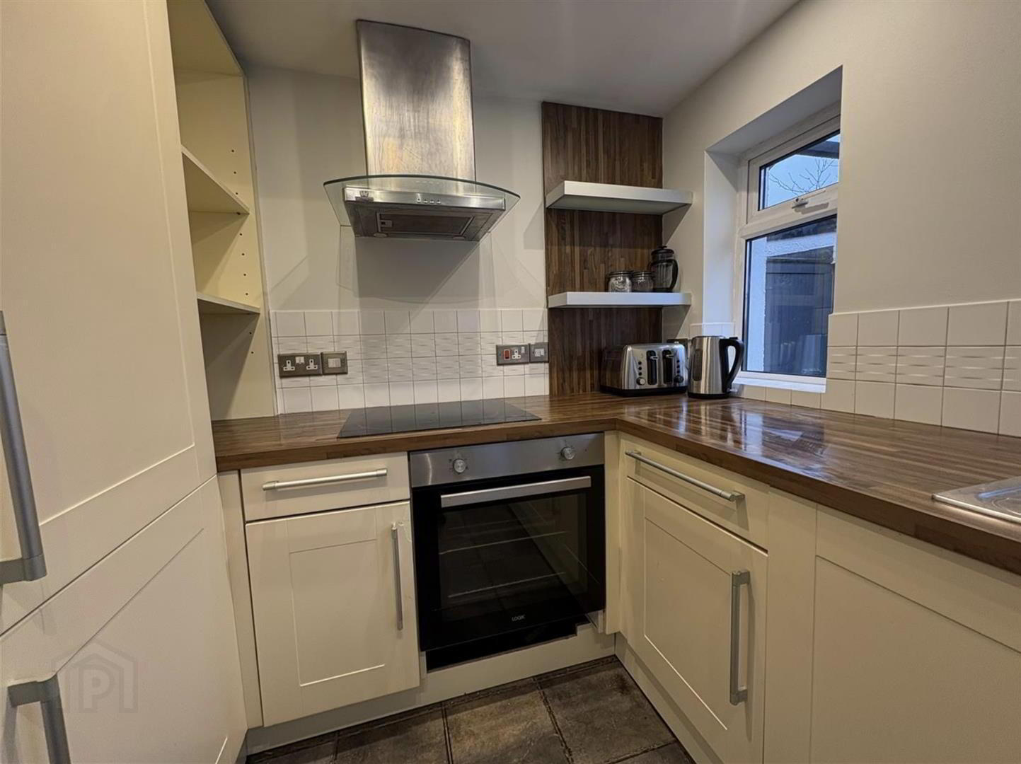 75 Upper Lisburn Road 8 of 17