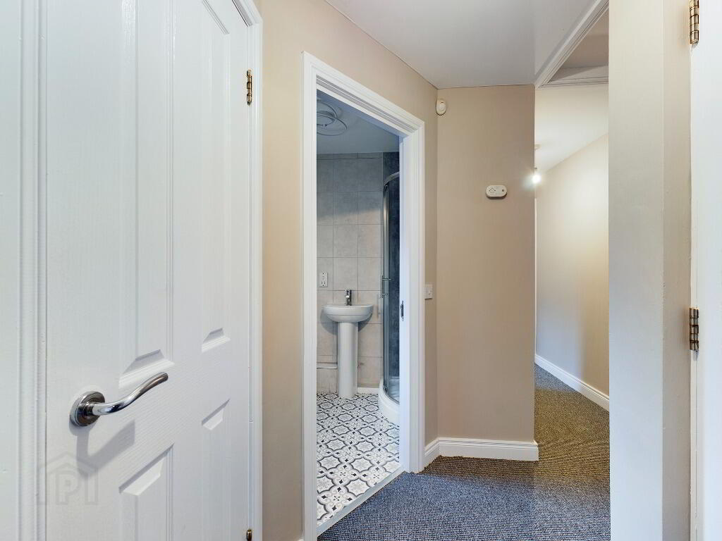 3.2 Eglantine Avenue 9 of 12