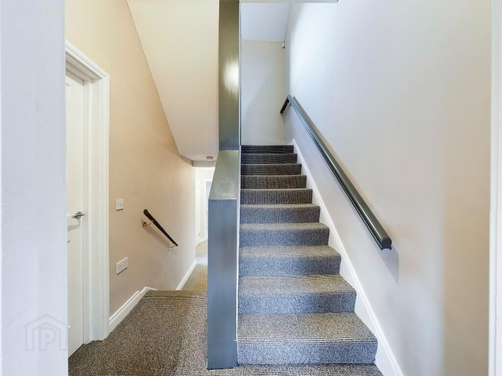 3.2 Eglantine Avenue 8 of 12