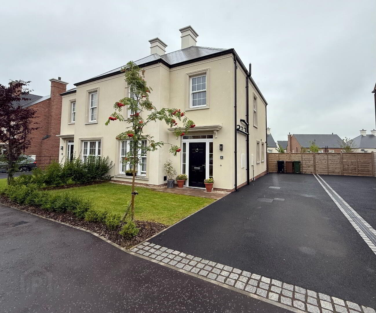 6 Deanery Gardens 1 of 36