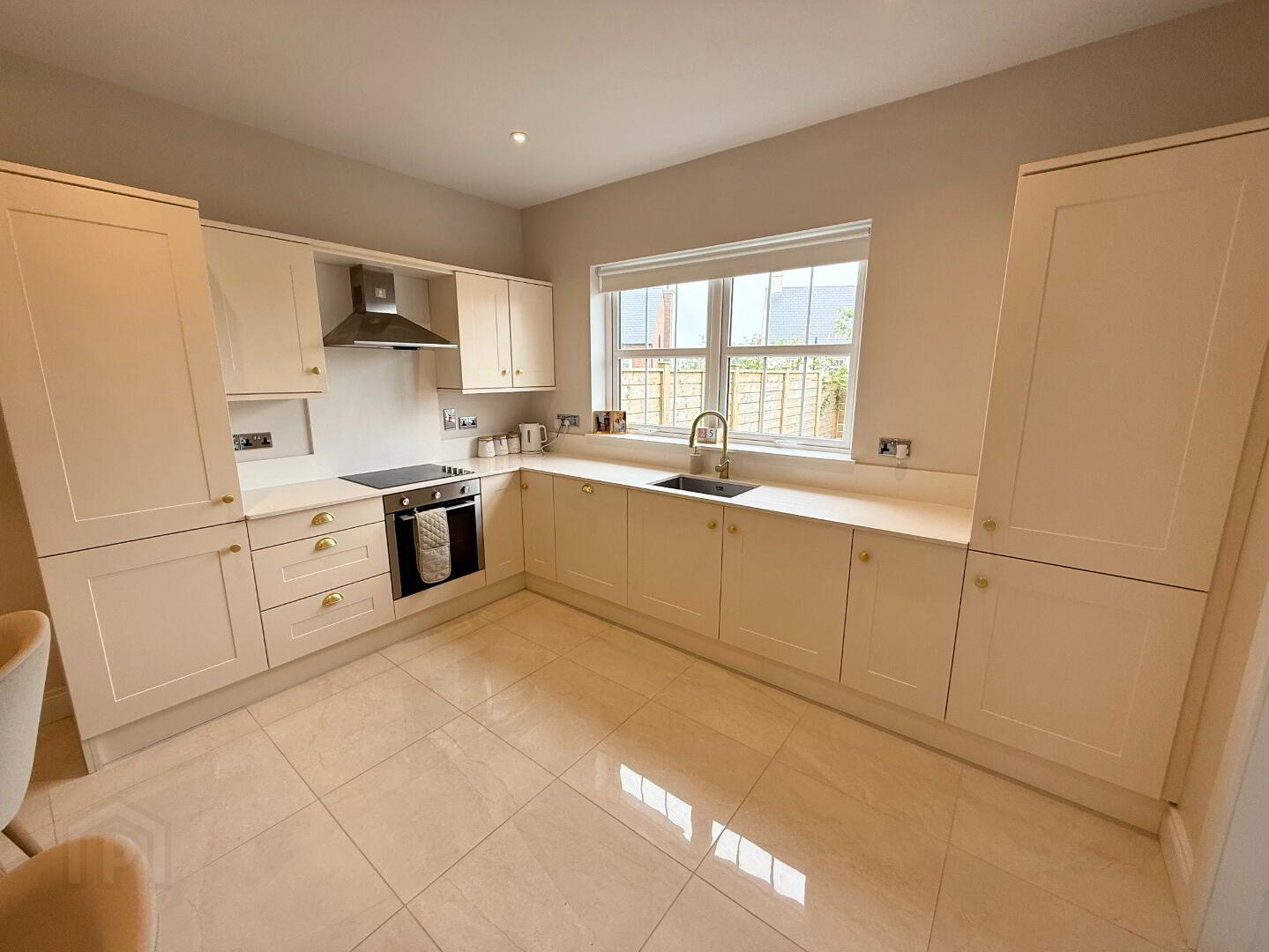 6 Deanery Gardens 12 of 36
