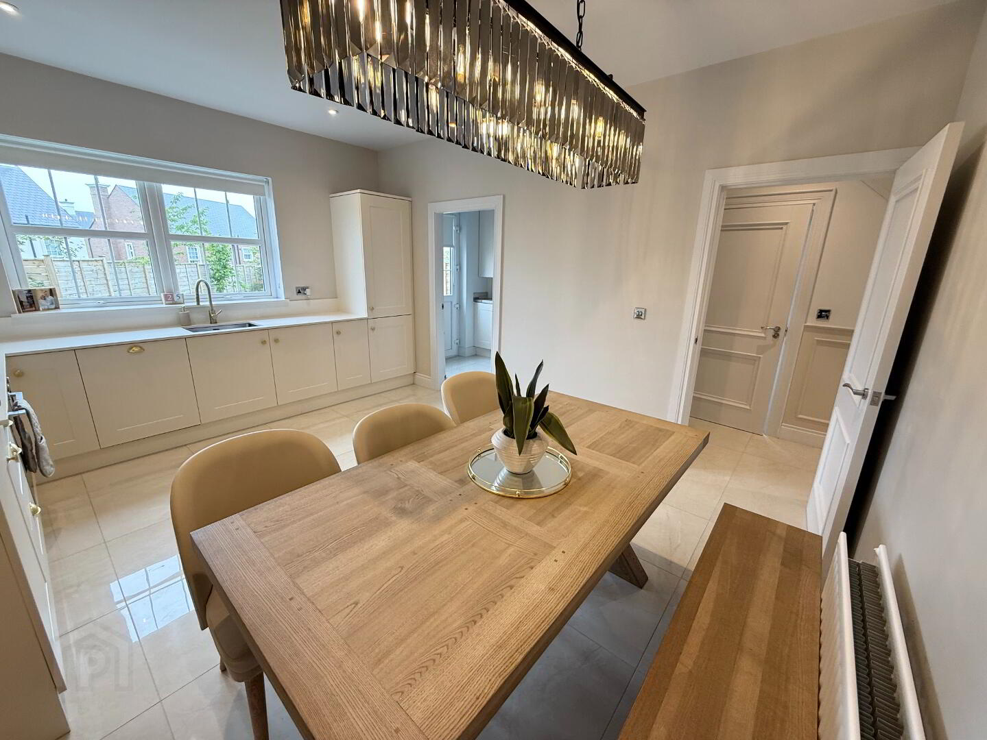 6 Deanery Gardens 9 of 36