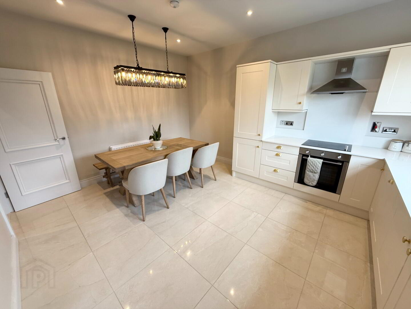 6 Deanery Gardens 13 of 36