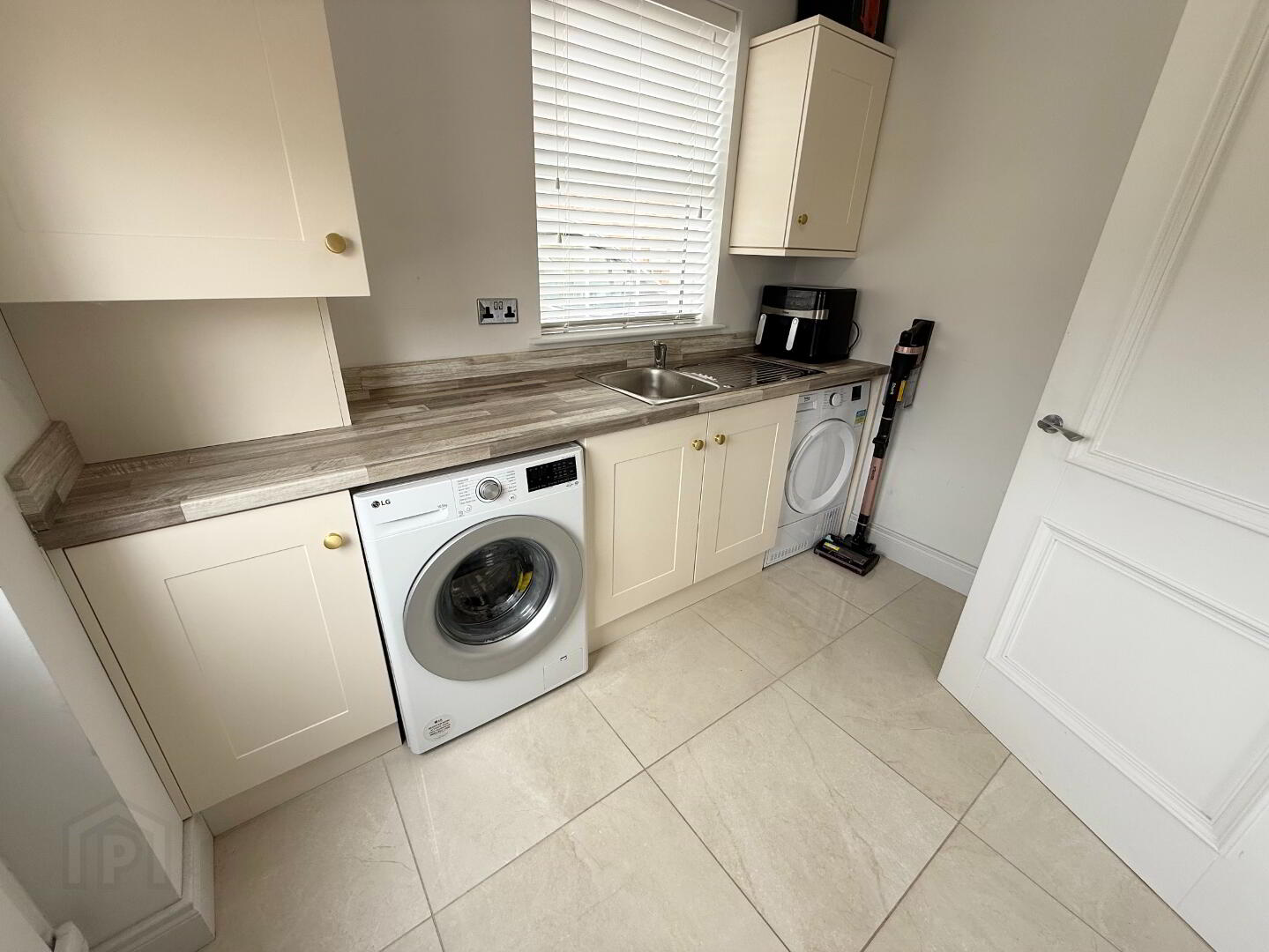 6 Deanery Gardens 15 of 36