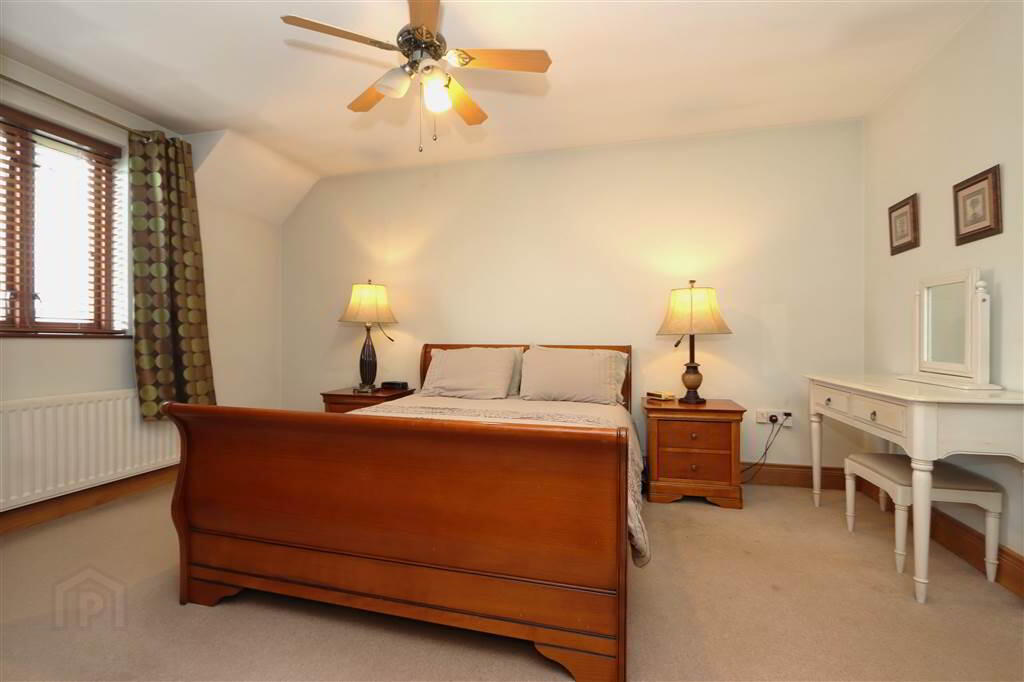 16 Hazelwood Lane 23 of 37