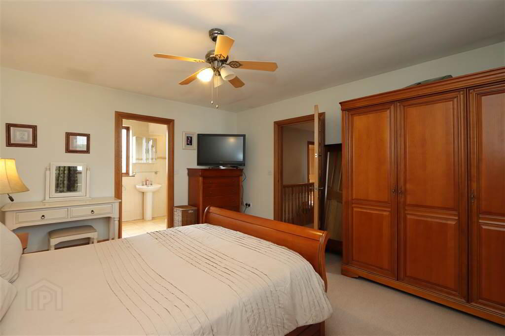 16 Hazelwood Lane 24 of 37