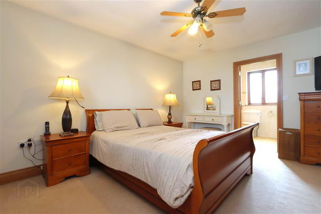 16 Hazelwood Lane 25 of 37