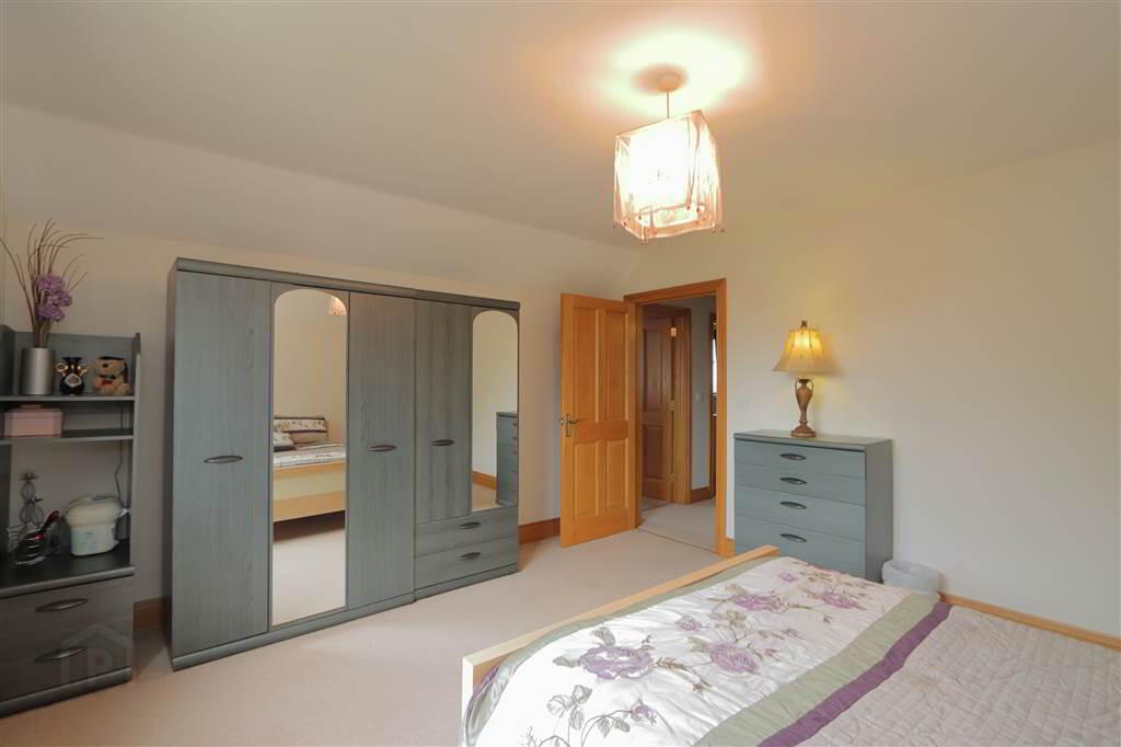 16 Hazelwood Lane 27 of 37
