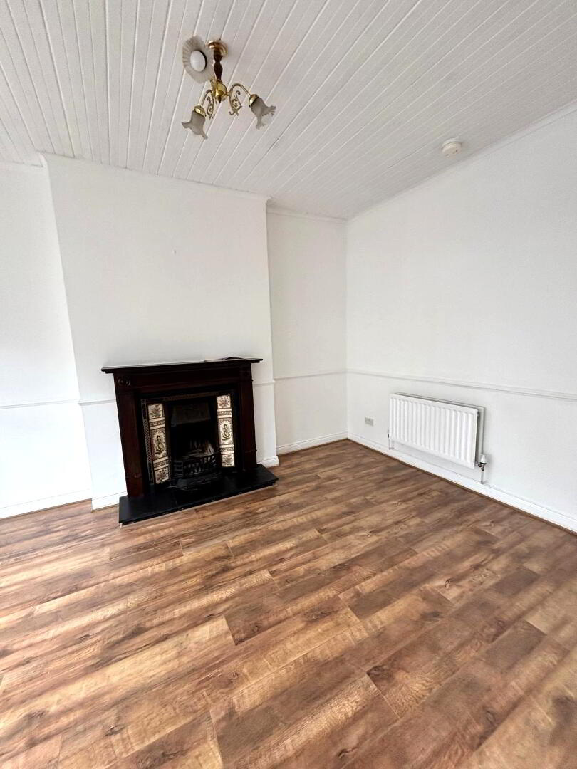 72 Brownlow Street 3 of 7