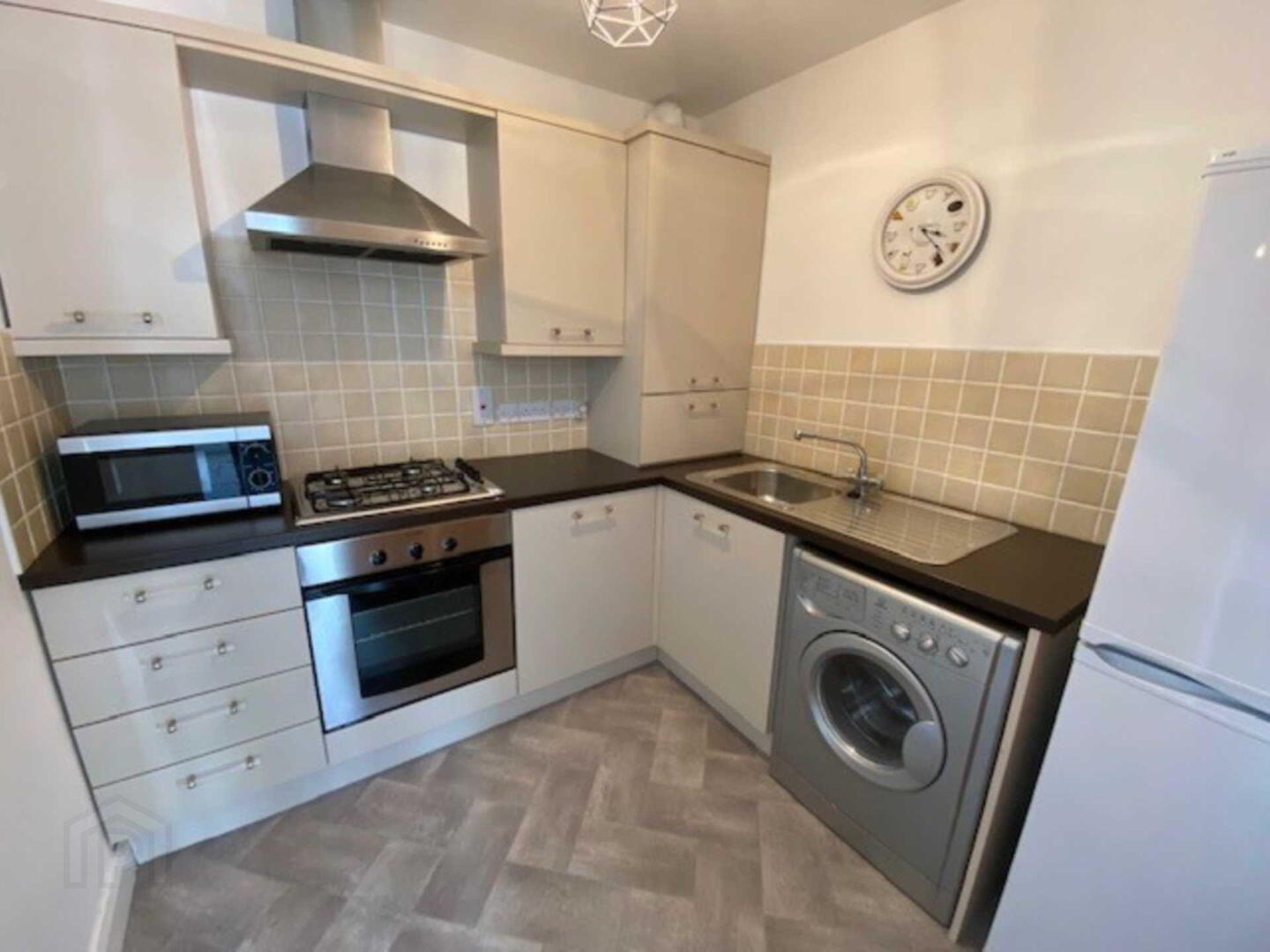 8 Grovefield Street 6 of 14