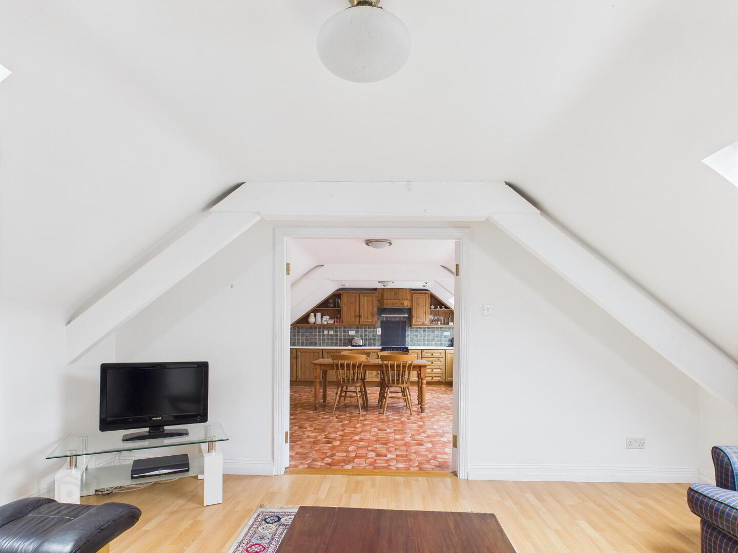 8 - 11 Conduit Lane 13 of 24