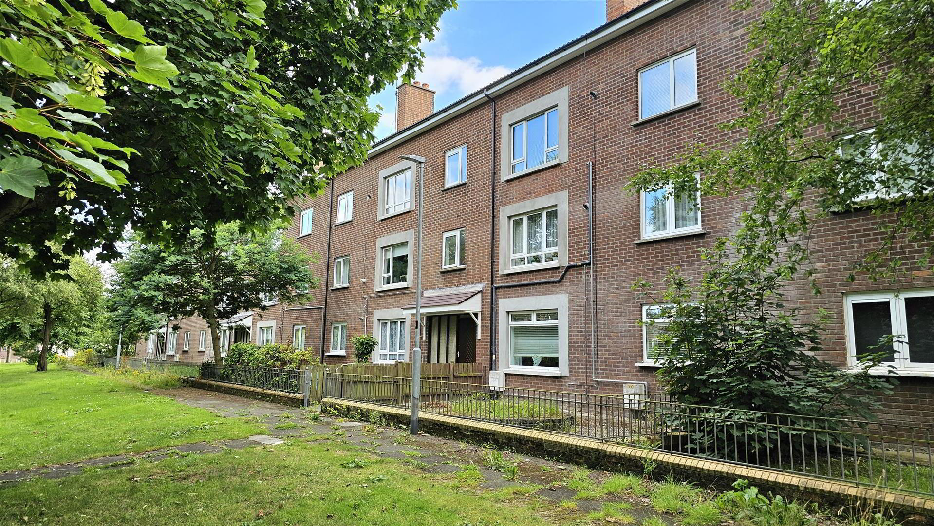 30 Rosebrook Grove 1 of 12