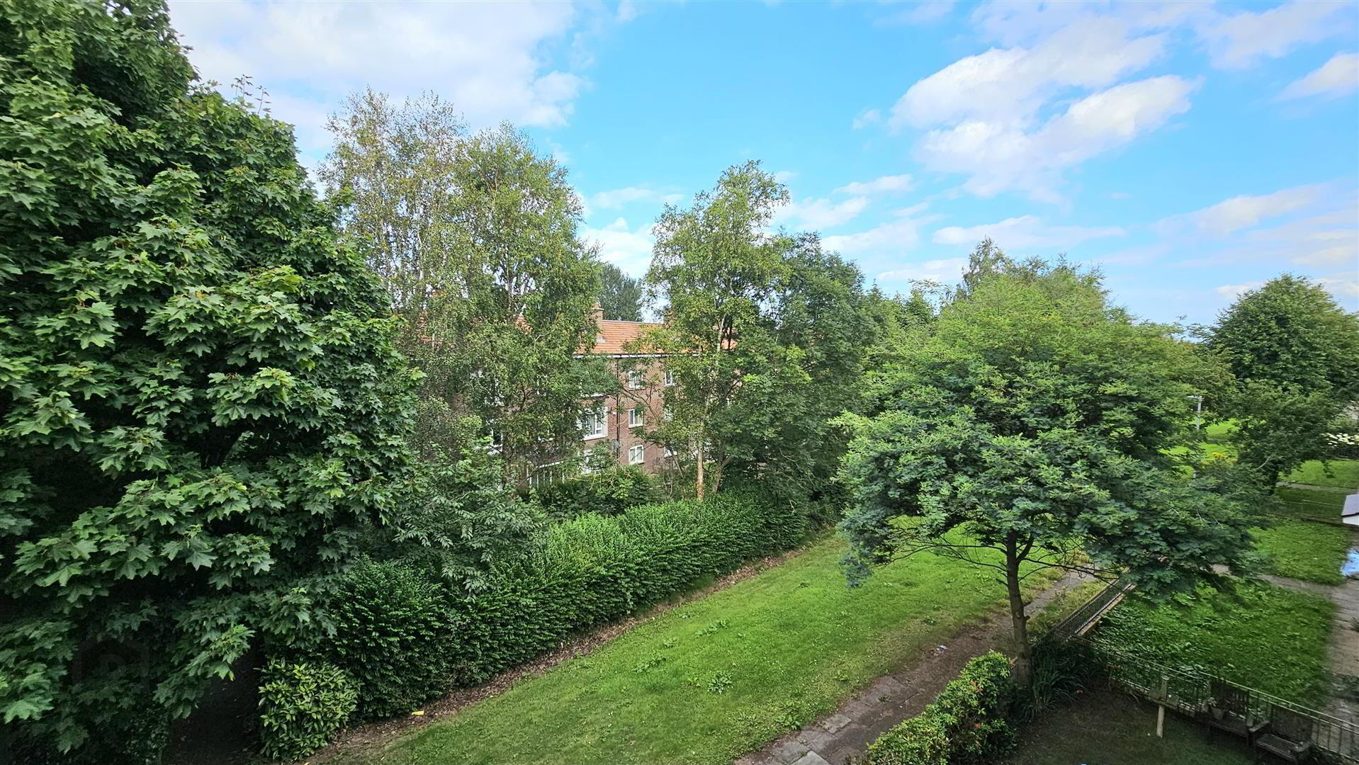 30 Rosebrook Grove 11 of 12