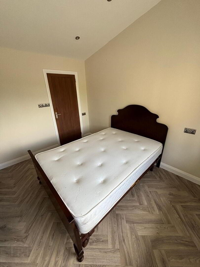 Apt 3, 13 Ballinderry Road 8 of 10