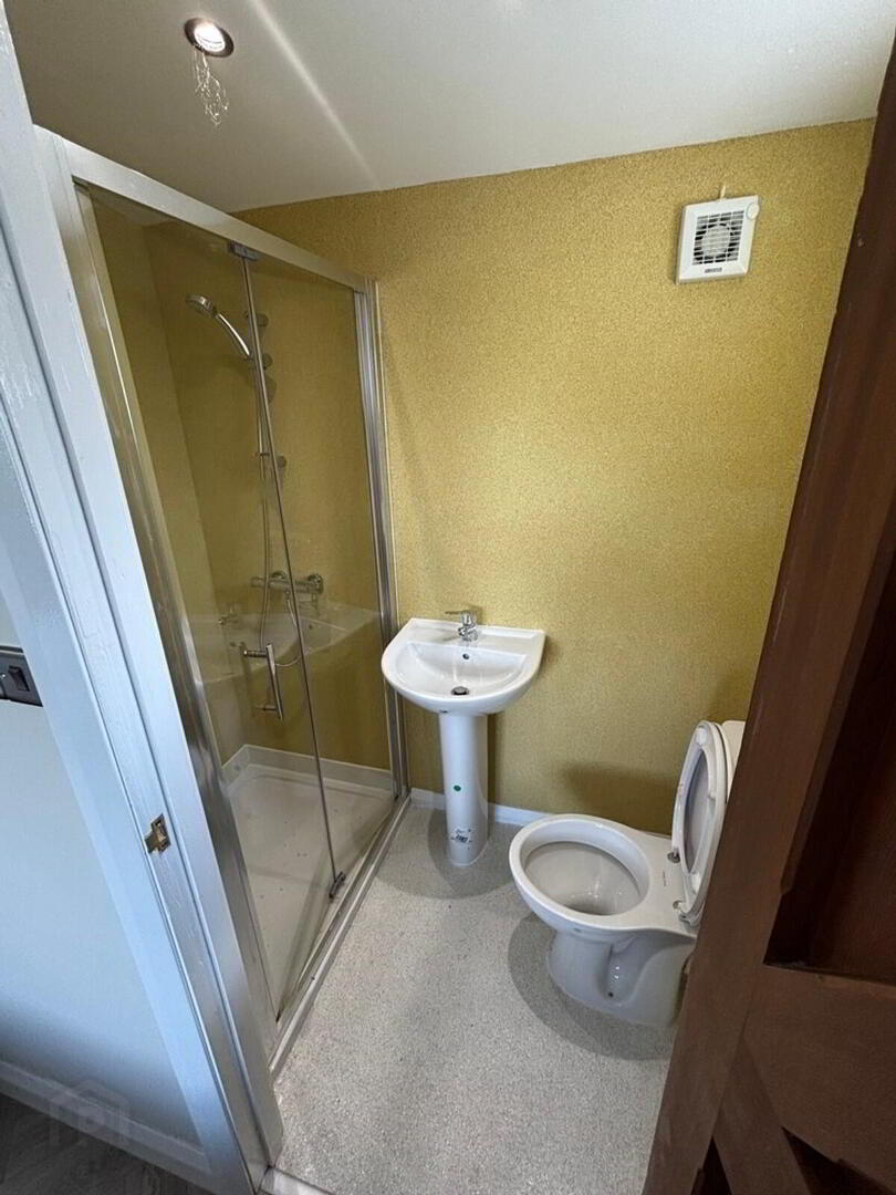 Apt 3, 13 Ballinderry Road 10 of 10