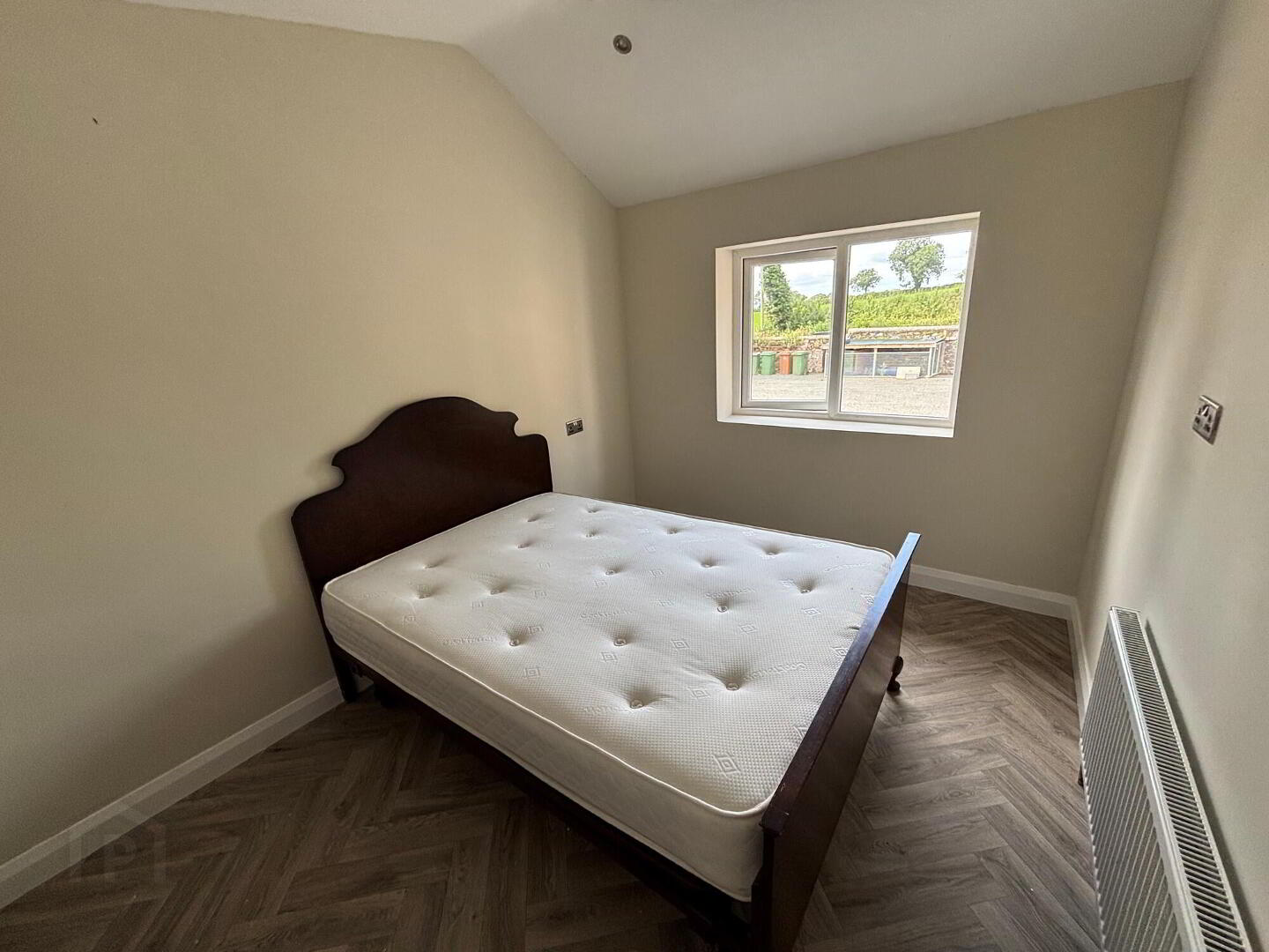 Apt 3, 13 Ballinderry Road 9 of 10