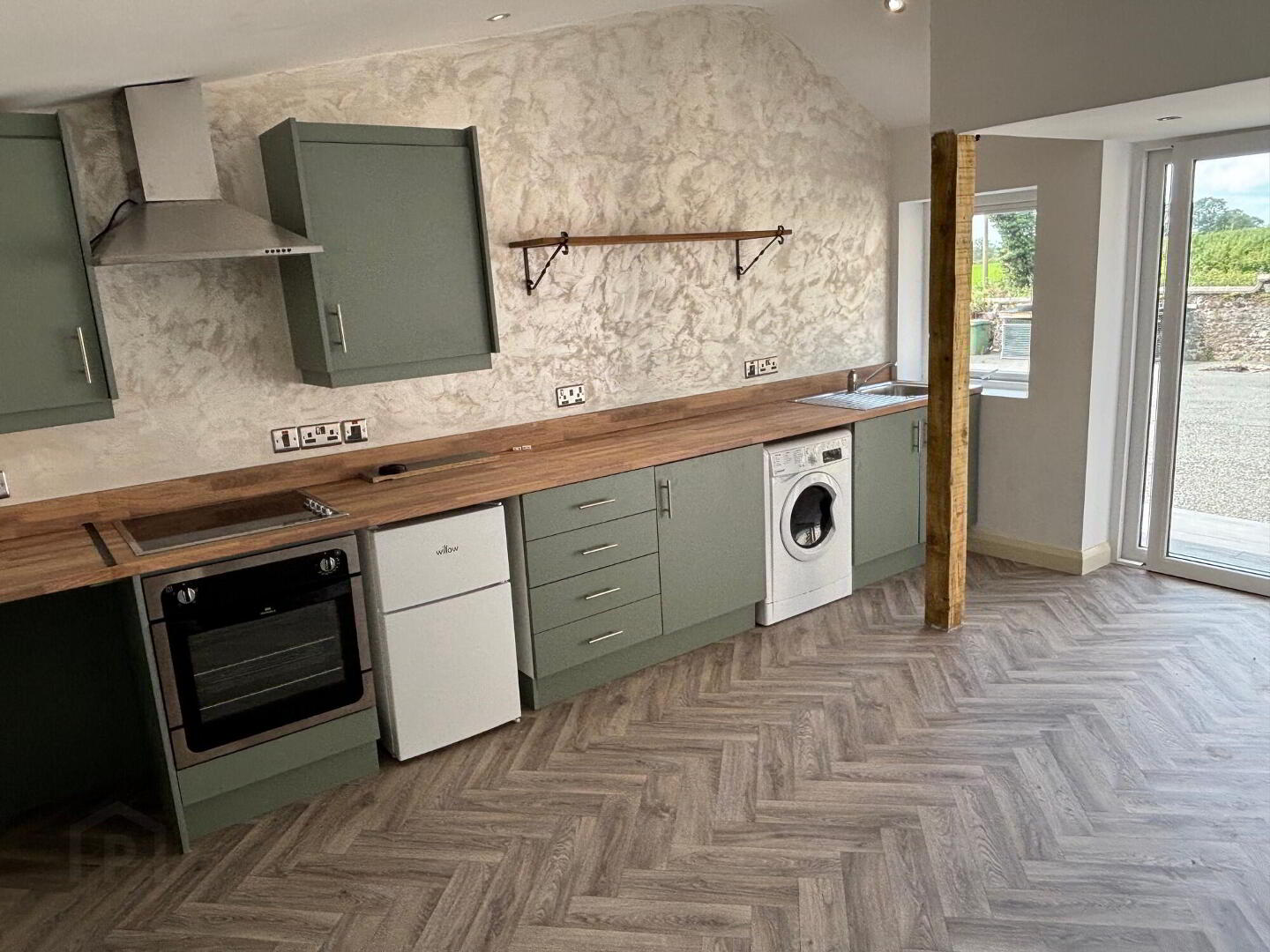 Apt 3, 13 Ballinderry Road 7 of 10