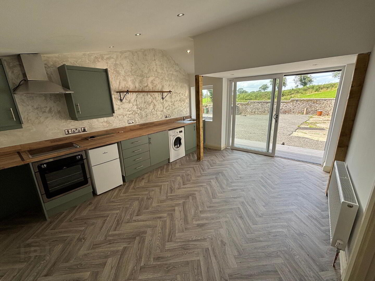 Apt 3, 13 Ballinderry Road 4 of 10