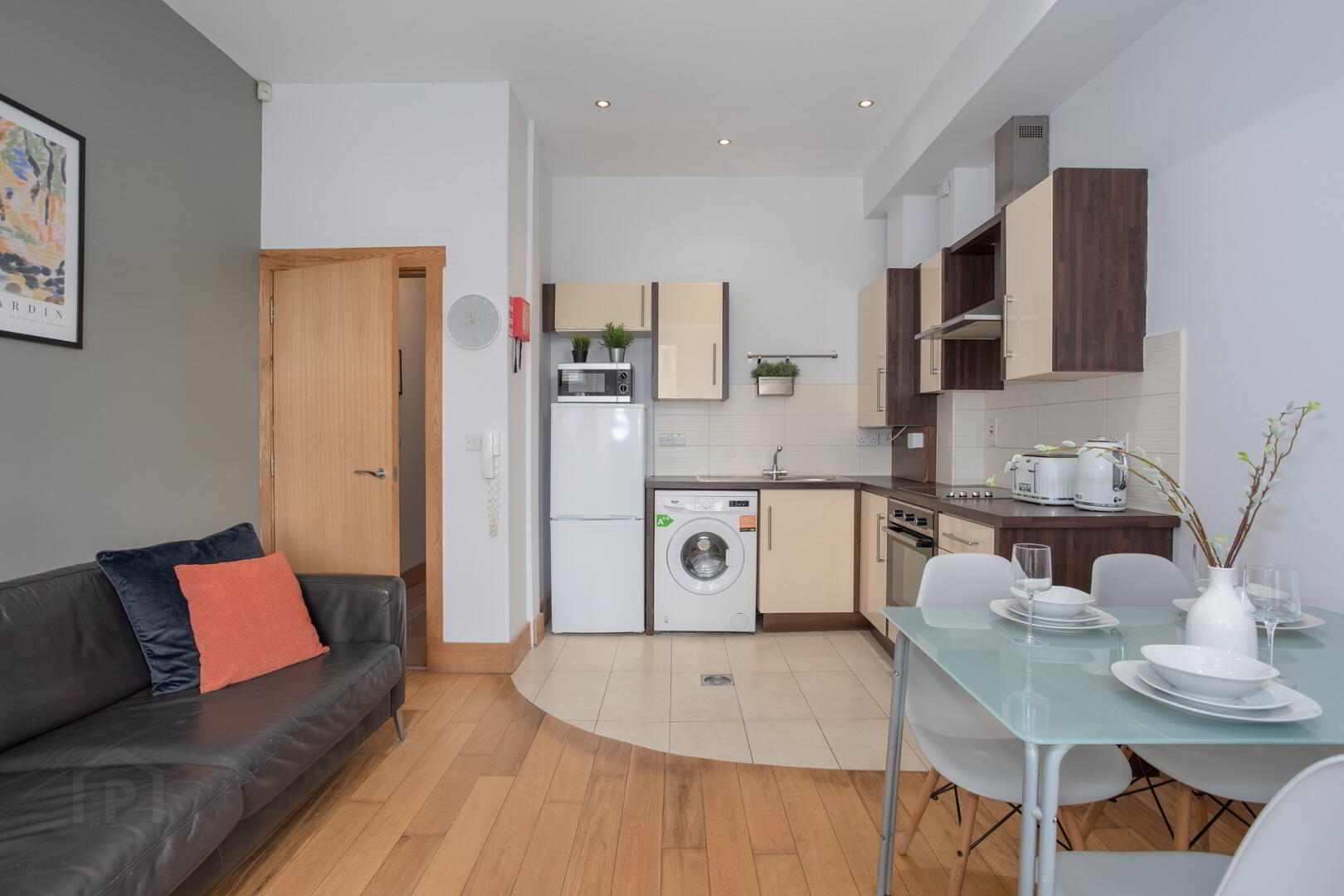Unit A, 68 Cromwell Road 9 of 43