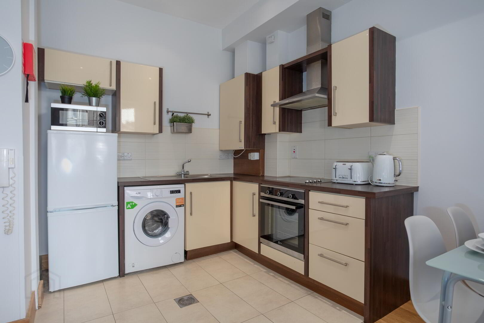 Unit A, 68 Cromwell Road 13 of 43
