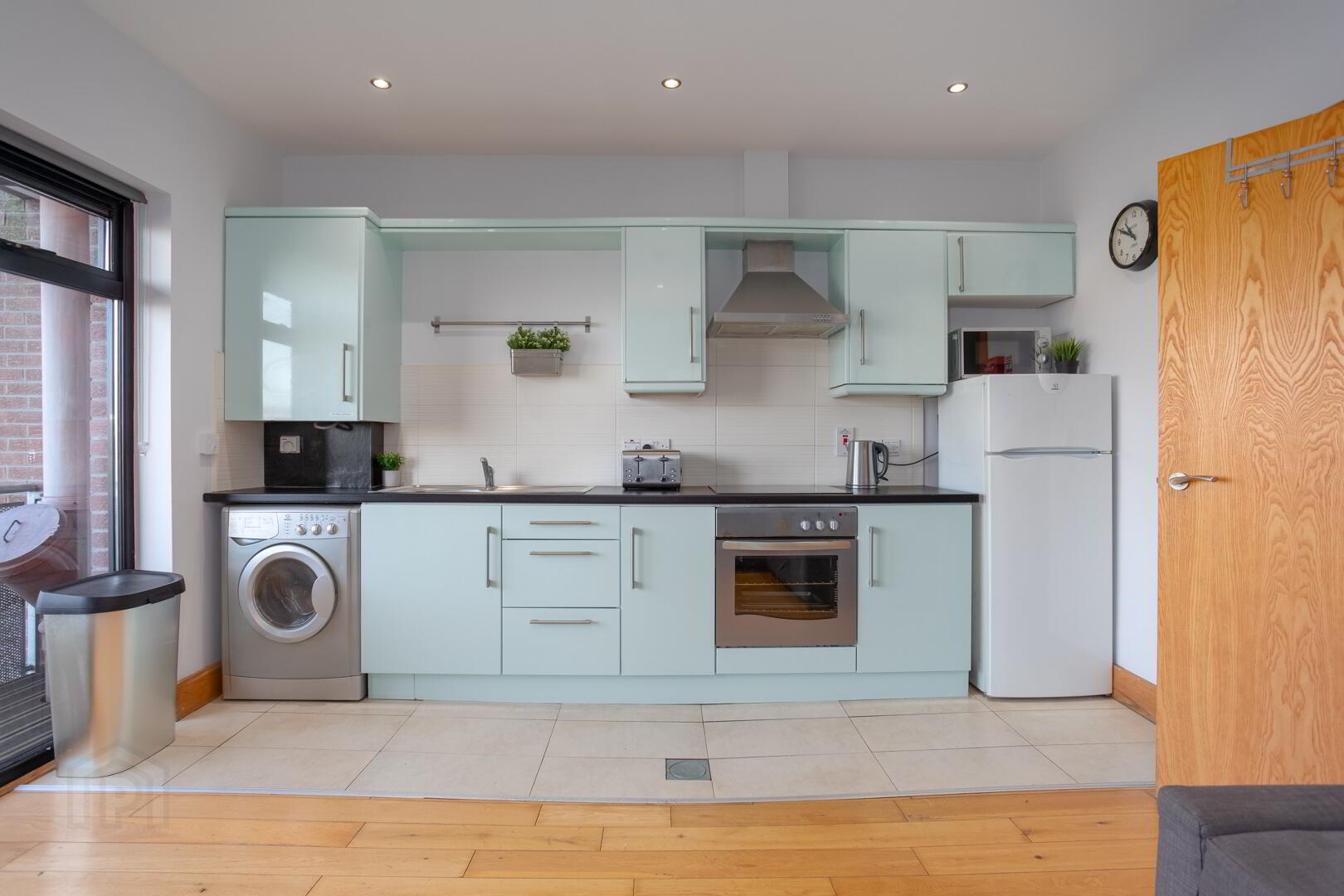 Unit B, 68 Cromwell Road 14 of 46
