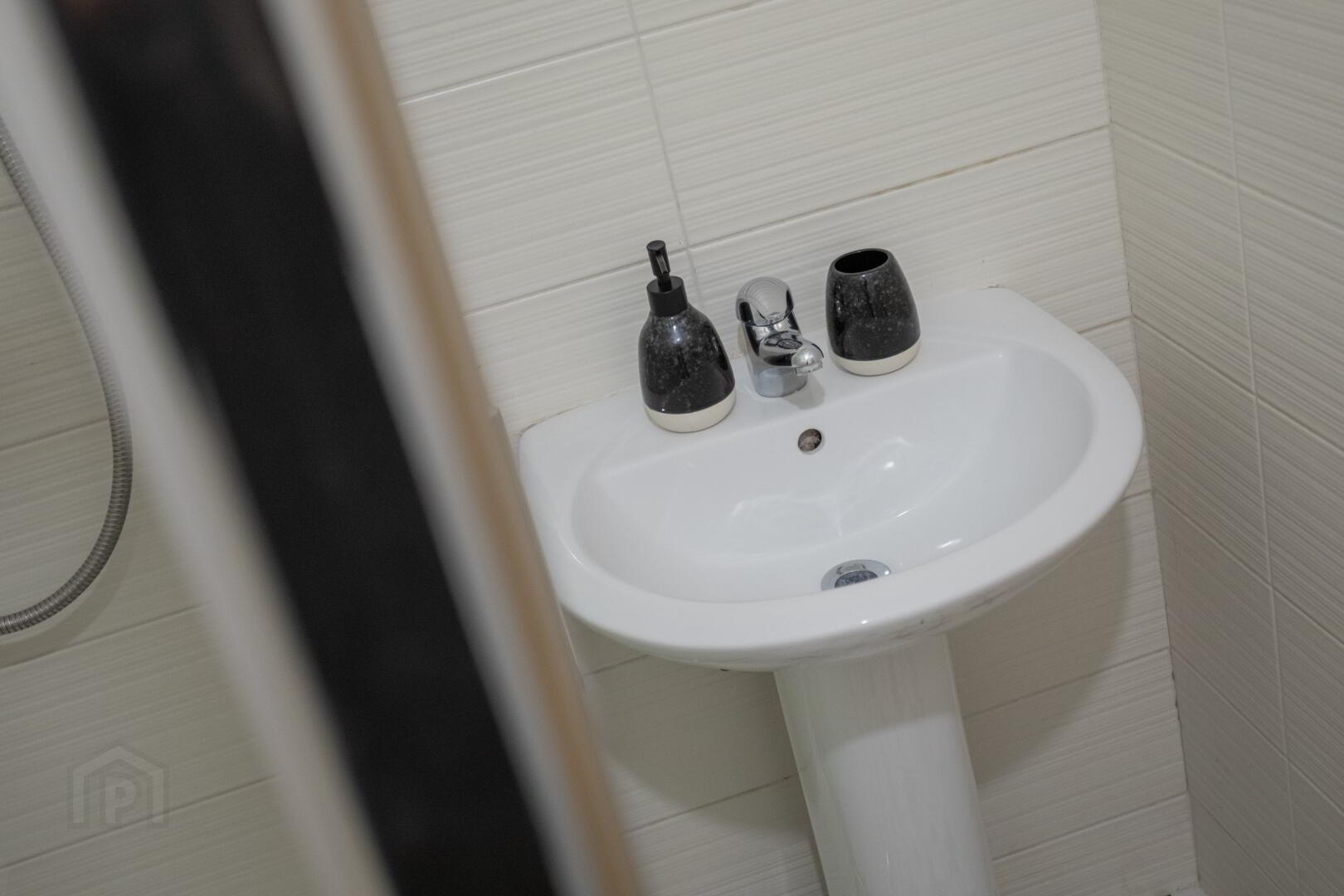 Unit B, 68 Cromwell Road 45 of 46