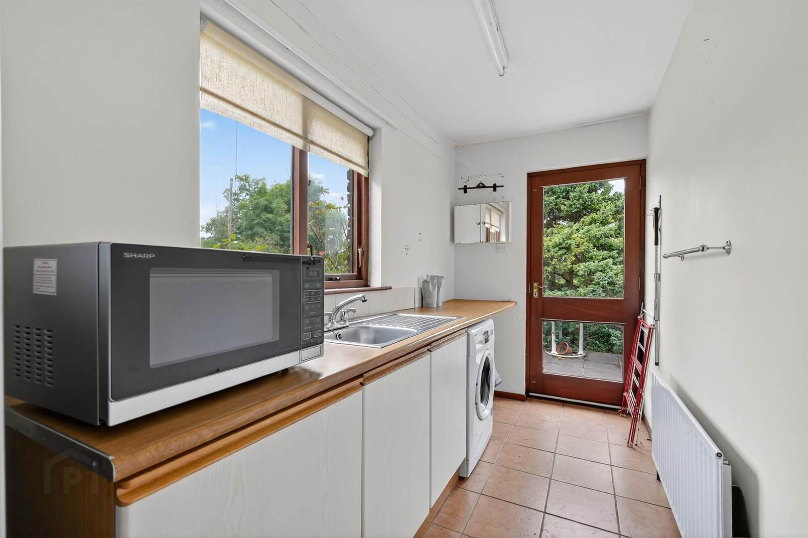 3 Hillside Road 19 of 46